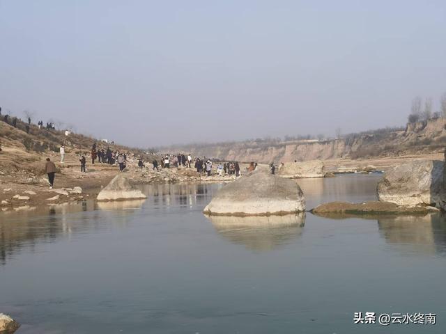 咸阳这地方不要去了！景色就这，到地方还要走1小时，还堵得不行