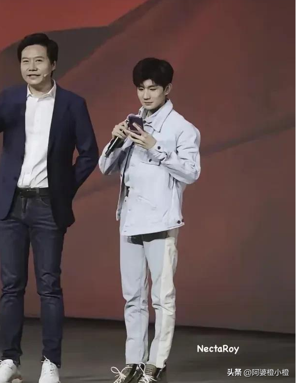 不合影不知道，一合影全露馅！原来这些明星都是潜藏的“小土豆”