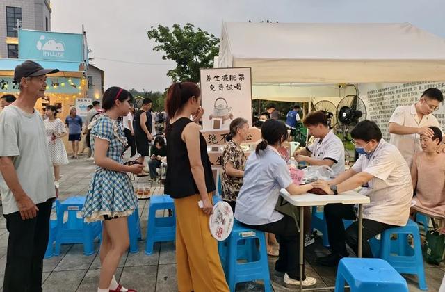 太火爆！富阳不少人全家出动，“大半个朋友圈都在”！