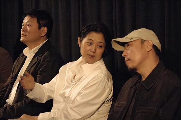 原来她是倪大红的妻子，难怪65岁还在内娱活跃，娶一个贤妻旺三代