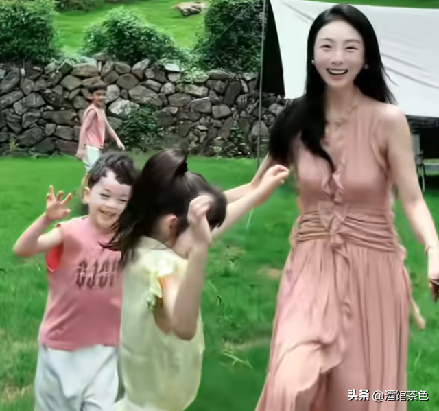 “买英国精子生3娃”的山东女人，7年后现状曝光，一年上百万开销