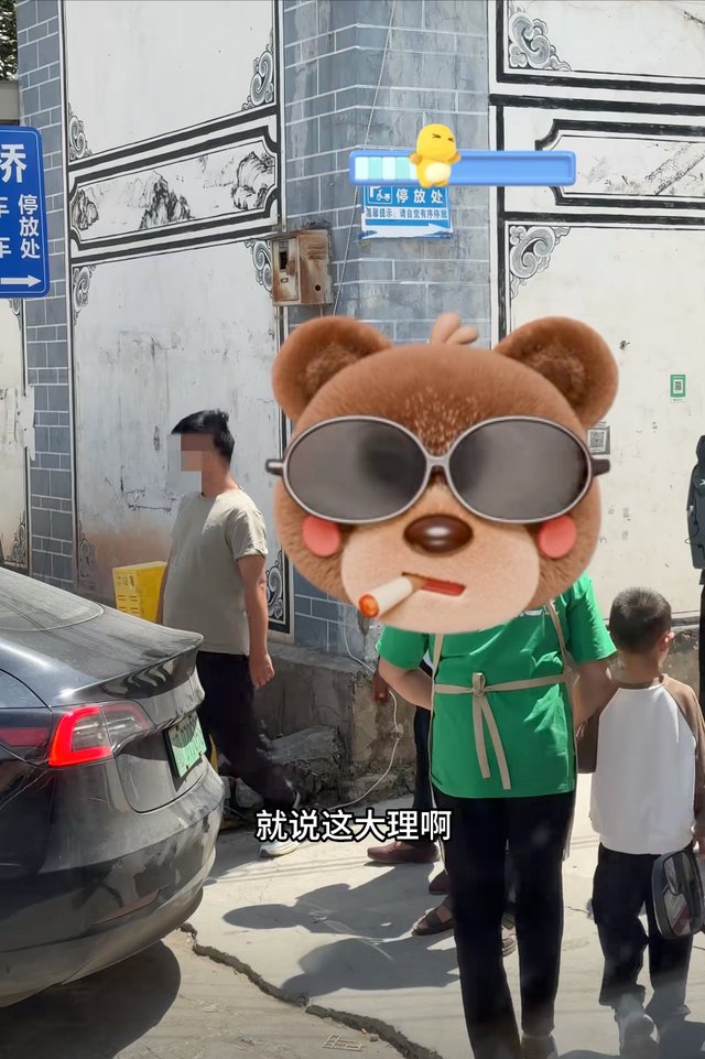 云南大理，游客倒车被村民阻拦，曝光后自称被当地村民网暴