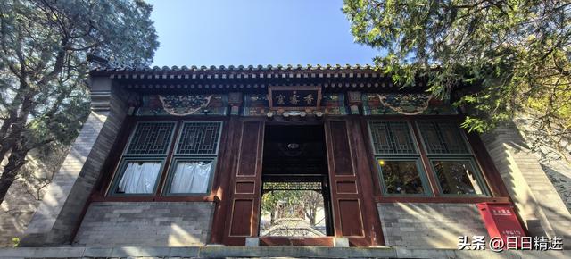 爬北京香山，走不一样的路线，既有挑战又轻松，收藏备用。