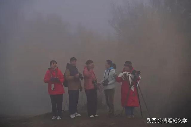 雾锁红泉谷