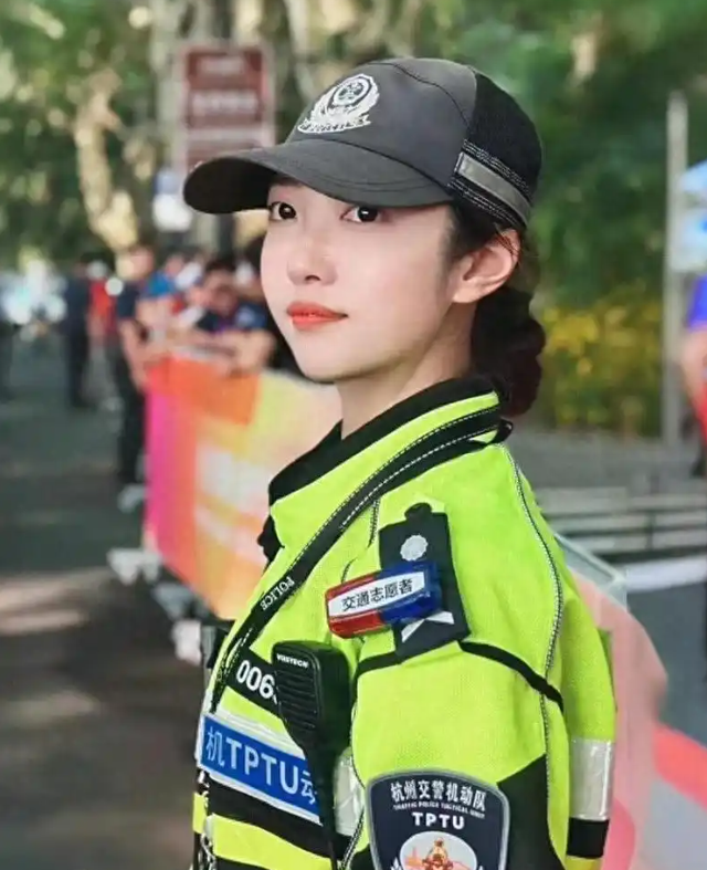 兔子警官李语蔚走红一年半现状：至今没转正，工作肉眼可见的疲惫