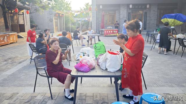华阴市迷胡快乐苑参加2025潼关古城暑期纳凉晚会专场演出（组图）