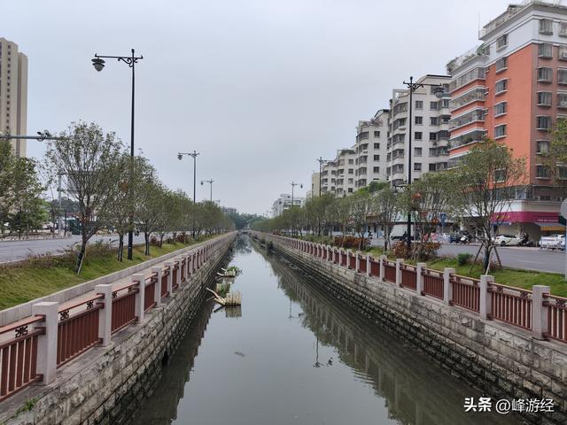 揭阳古城寻古榕武庙，厅内斗拱堪称潮式木雕的典范之作