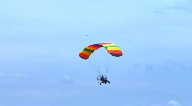弥勒：太平湖动力伞“翱翔”低空经济新蓝海