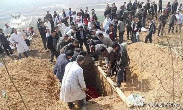 中央发出紧急通知！2023年农村殡葬改革,土葬改火葬，有哪些反转