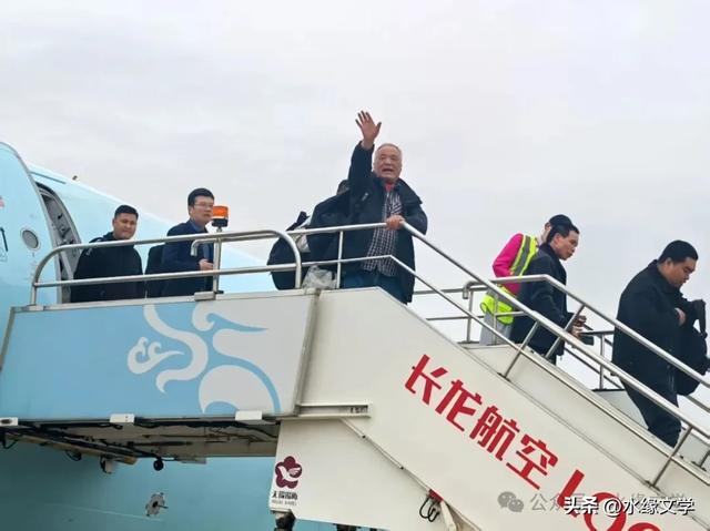 【水缘文学•散文随笔】出门在外​||贾克昌(江苏)