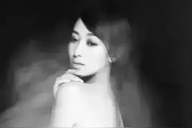 粉红丝带运动：女明星全裸出镜，勇敢为公益献声图片