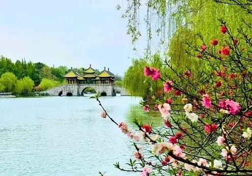 你别不信，大部分公公：都会趁儿子不在家的时候跟儿媳妇保持距离