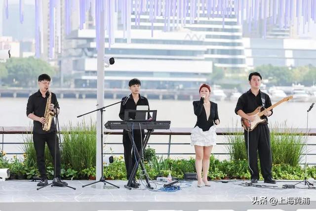 今夜，南外滩滨江被温暖点亮！