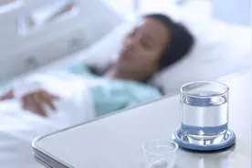 58岁男子确诊胃癌去世，饮食健康爱早睡，妻子痛哭：根本管不住他图片