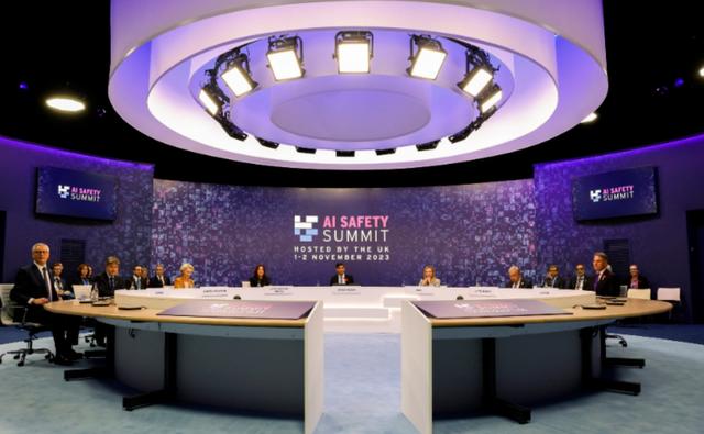 谁在吃AI蛋糕？科技巨头控AI，好处风险两头堵，各国监管急刹车