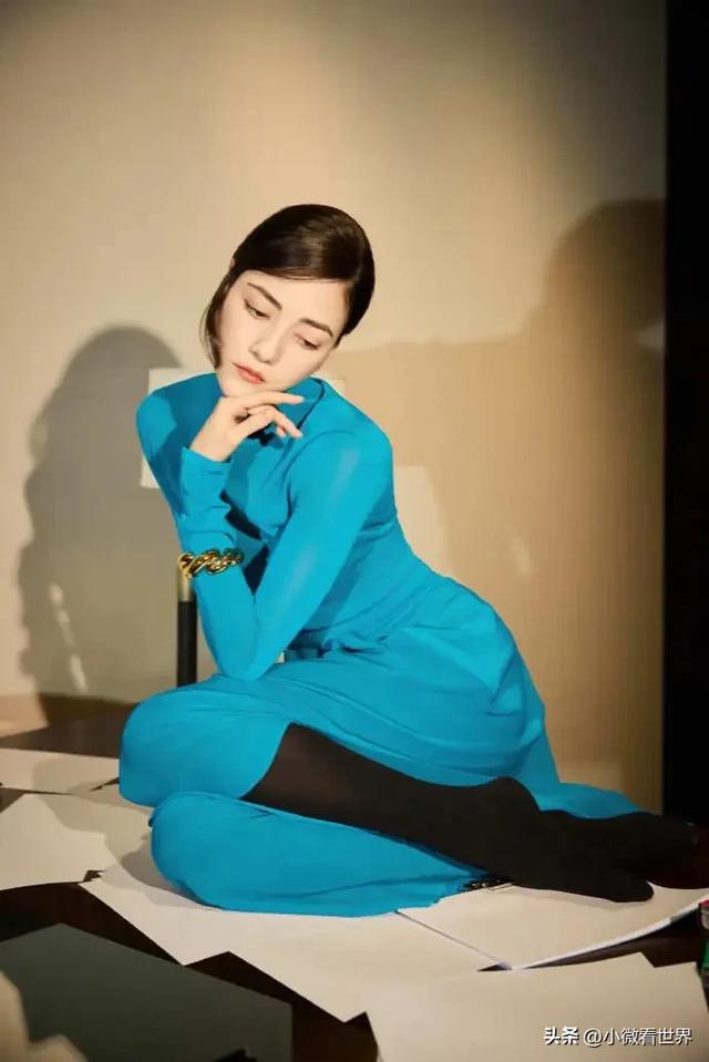 北京酒会太真实,吉娜“假胸”尴尬,娜然脸肿胀,秦舒培一脸男相