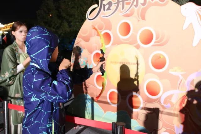 速来打卡!呼和浩特赛罕区夜空惊现“飞天嫦娥”,演出持续至6号……