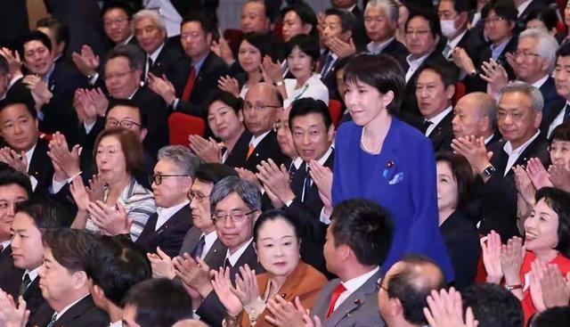 中方反制开始，高市支持率攀升，82%民众赞同日本武力介入台海