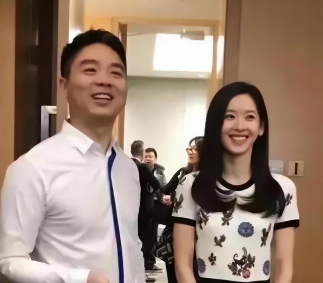 刘强东没想到，离过年不到2月	，章泽天走上了和田朴珺一样的路