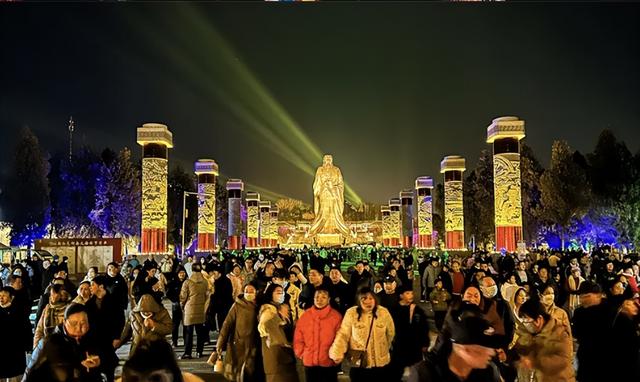 河南三门峡：市集点亮城市烟火气