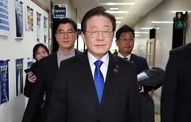 5500亿没谈妥！关税谈判生变，日本高官紧急取消访美，美日韩格局一夜大变,日韩都不好受