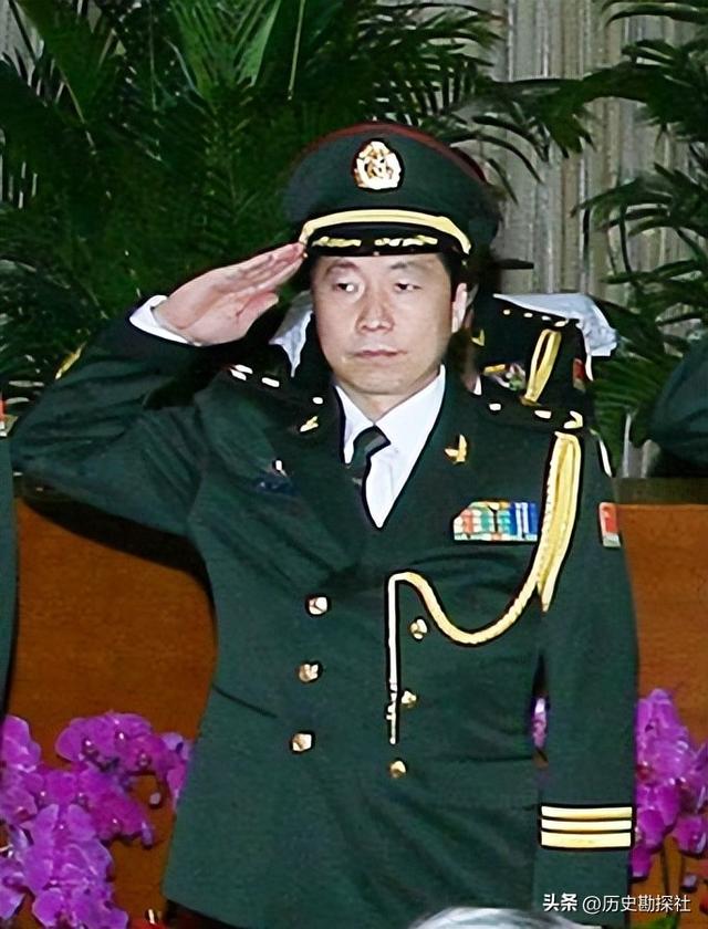 我国首位航天员杨利伟，被授予少将军衔，退休后能享受什么待遇？
