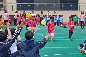 哥哥姐姐们被萌化了甚至感动哭了！黄浦区各幼儿园齐出动给高三加油图片