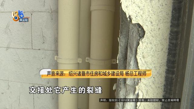 他挥动锤子，砸开了自家的墙！到底在找什么？