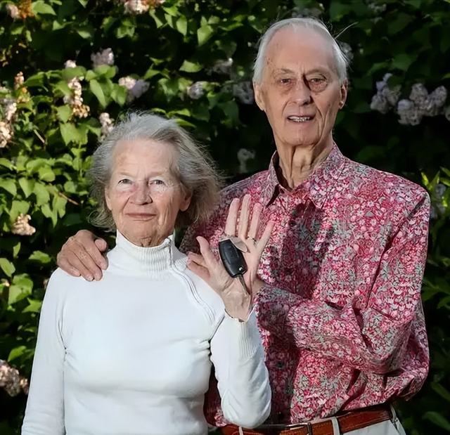 超越216岁高龄！全球最长婚龄诞生，爱情熬过战火与偏见