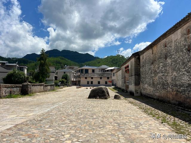 龙南乌石围村