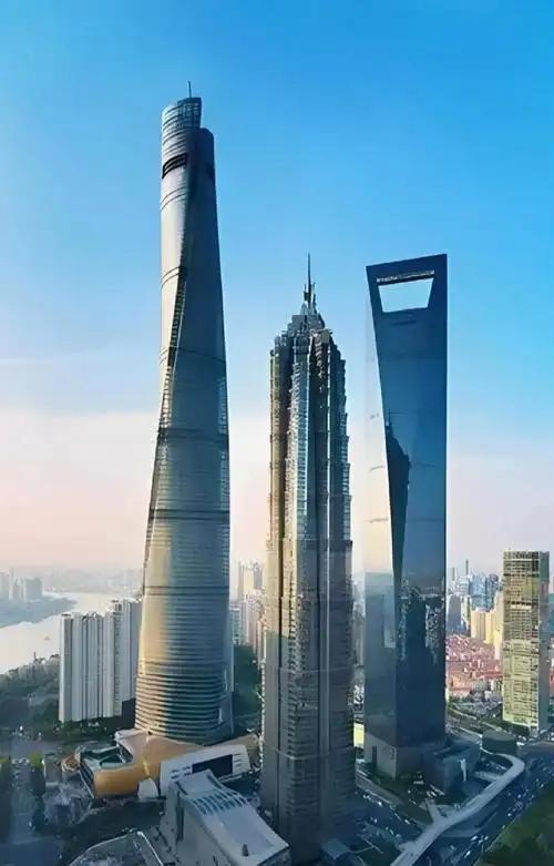 花700亿建中国第一高楼，如今17年过去，高楼却成最大烂尾楼