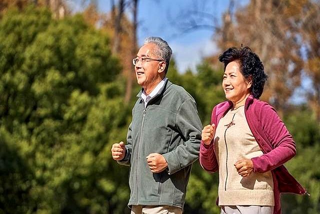 锻炼越多越早死 医生警告这7种运动，中老年人别再拼命做了