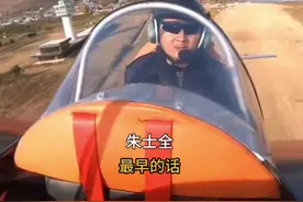 笑不活了！初中学历男子自学造了18架飞机，我却笑死在网友评论区图片