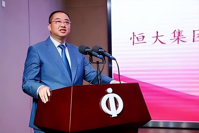 被曝藏身美国4个月，恒大前总裁再迎坏消息，许家印最后希望破灭