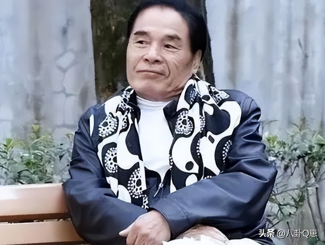 “6个老婆”同住一屋，每人每月7万零花钱，71岁又娶第七房小娇妻