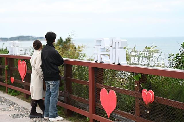 青岛燕儿岛山公园：碧海映秋光，爱意漫琴湾