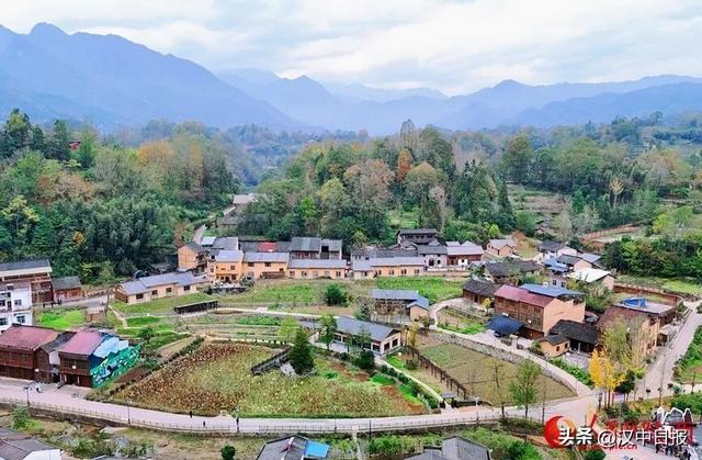 人民网英文版点赞西乡！钟家沟村的老街→