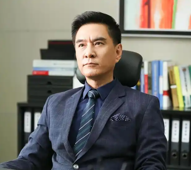 知名演员李强：演完“西门庆”没女孩敢靠近，52岁才当爹终得圆满