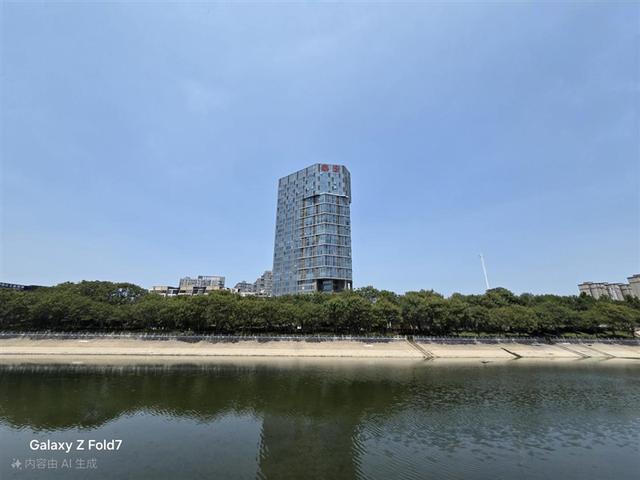 215克全球最轻！三星Galaxy Z Fold7全面评测：新一代折叠霸主诞生