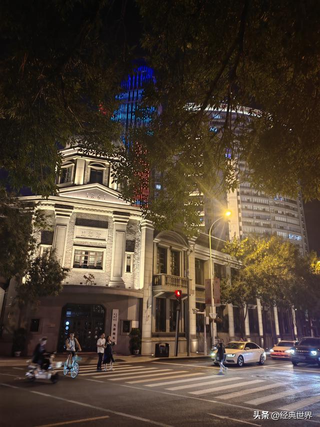 夜幕下的海河