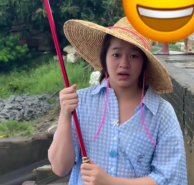 全红婵参加开学典礼，身体发育明显，网友：这么胖，好好读书吧！