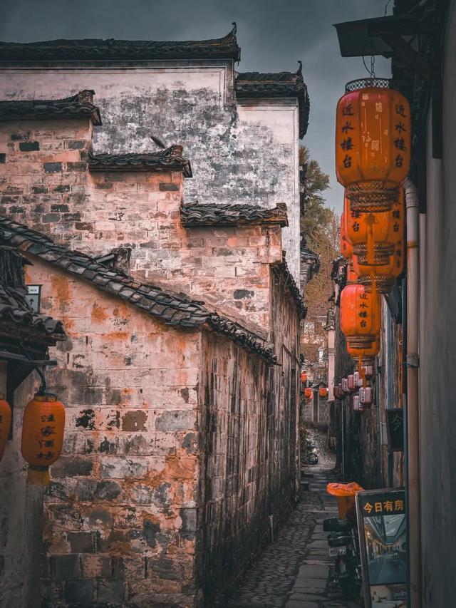 别再只去宏村了！这座水墨小城，藏着大半个徽州的秋，美得更诗意