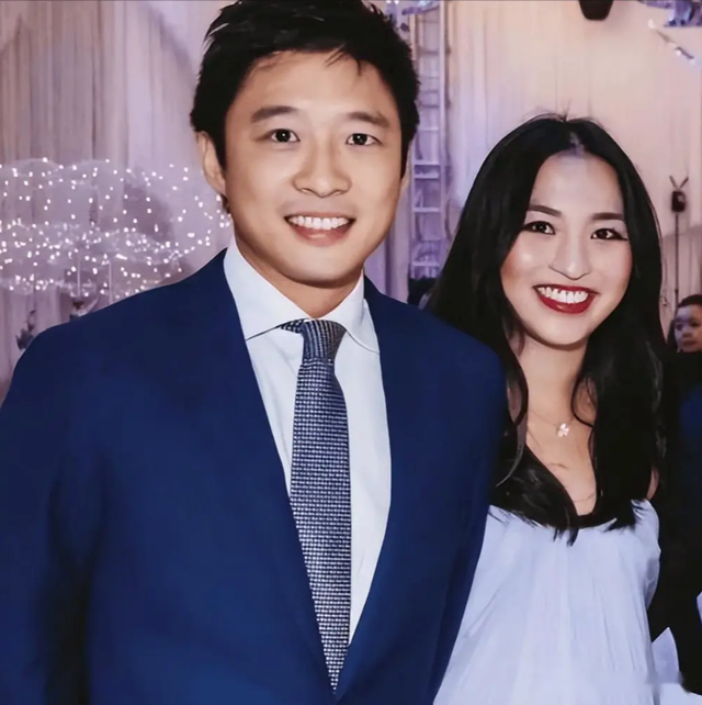 霍启山新恋情曝光不到1天，女方身份被扒光，整个霍家坐不住了！