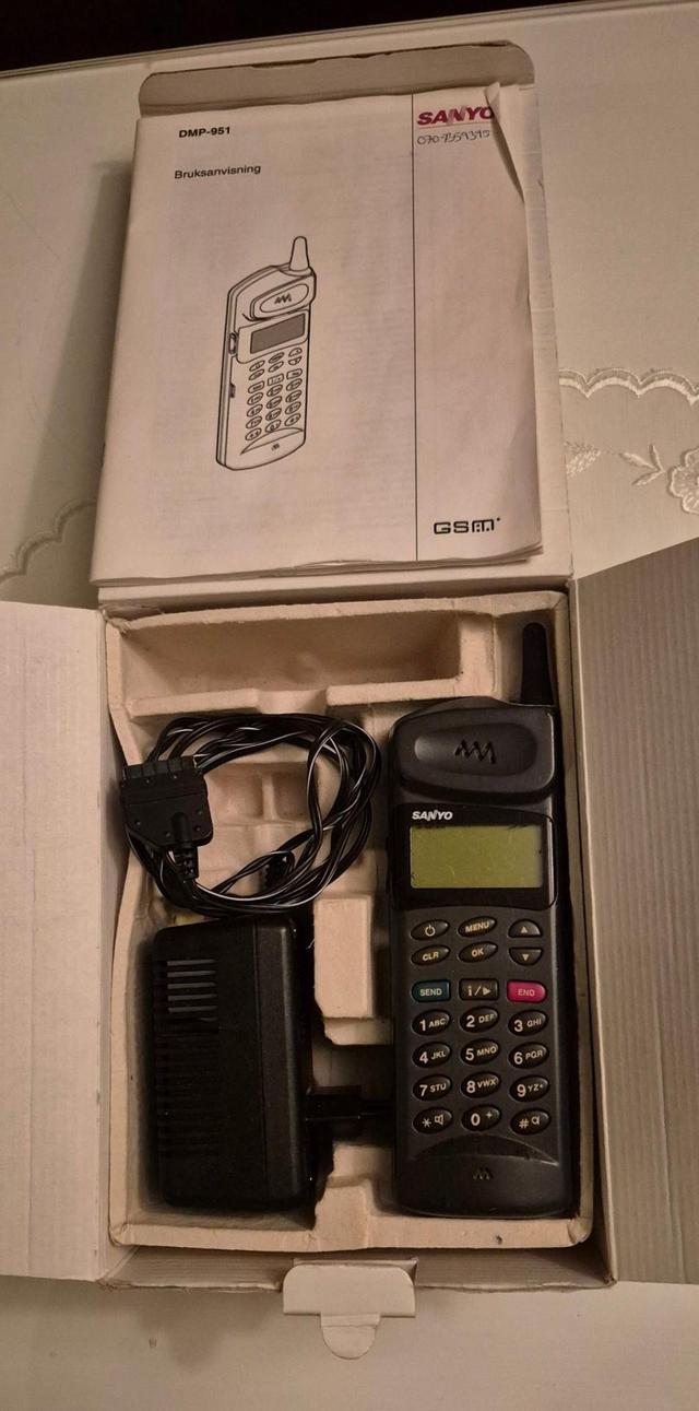通信历史连载801-第一部GSM手机-三星SGH-100和三洋DMP951-1995年
