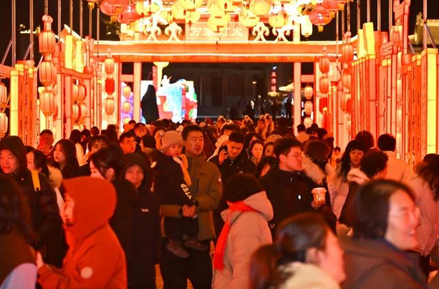 2026马年春节假期，全国最堵十大景区出炉：一眼望不到边的人头！