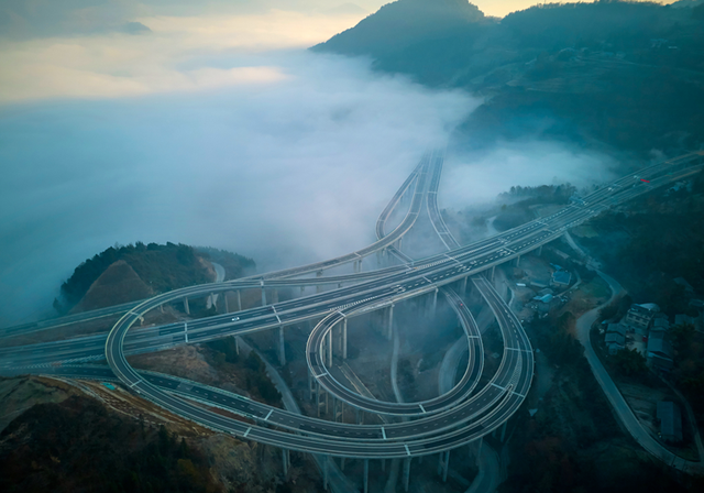就在本月，全线通车！驰骋“云端高速”解锁秘境绵阳平武