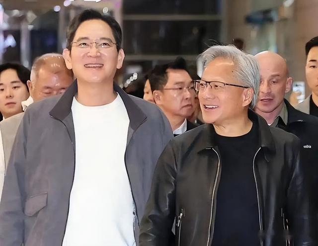 英伟达放大招，联手三星、SK部署26万颗芯片，帮韩国搞"AI大基建"