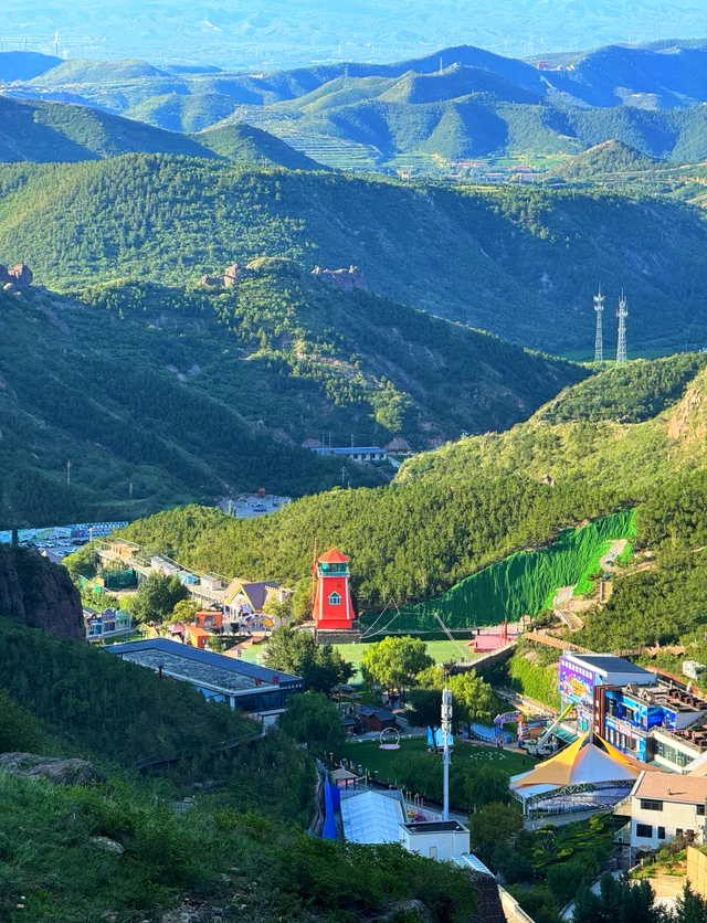 距离北京只有200公里的避暑旅行地，气候比承德凉爽比北戴河更近