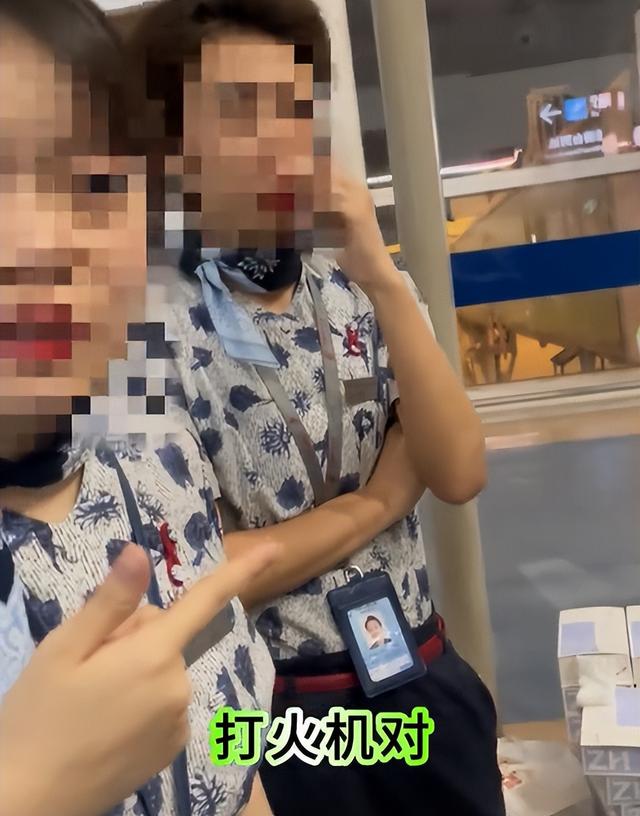 外国人坐飞机带火机，男子眼尖马上举报，工作人员处理态度惹争议