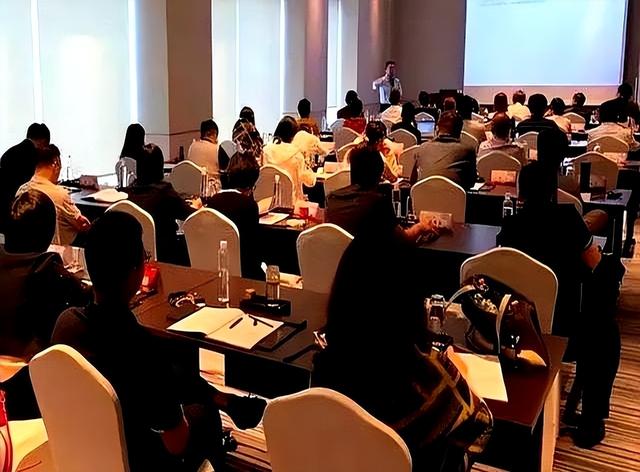 网传：深圳大型居间公司暴雷，其前妻已出国，员工抢夺重要资料！